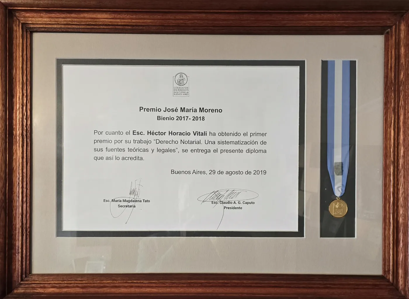 Diploma y medalla del Premio José María Moreno, bienio 2017–2018, otorgado a Héctor Horacio Vitali